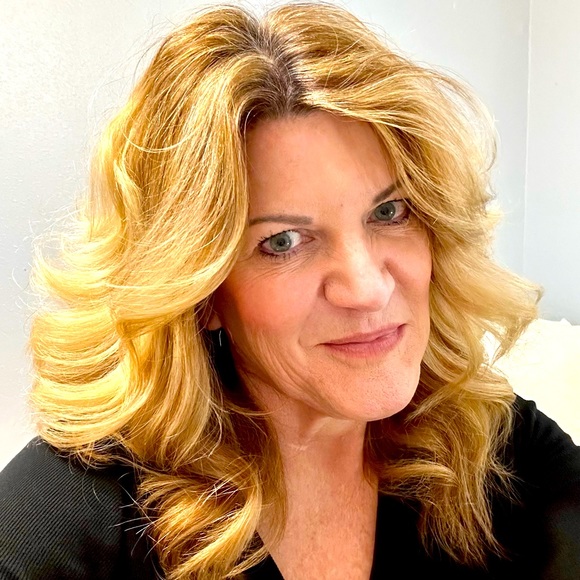 Meet your Posher, Christie - Picture 1 of 1